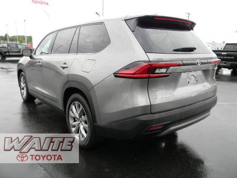 Used 2025 Toyota Grand Highlander AWD Hybrid image 4