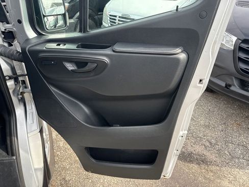 Used 2021 Mercedes-Benz Sprinter 2500 image 19
