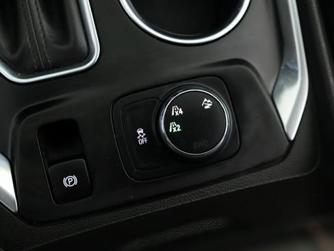 Used 2019 Chevrolet Traverse LT image 16