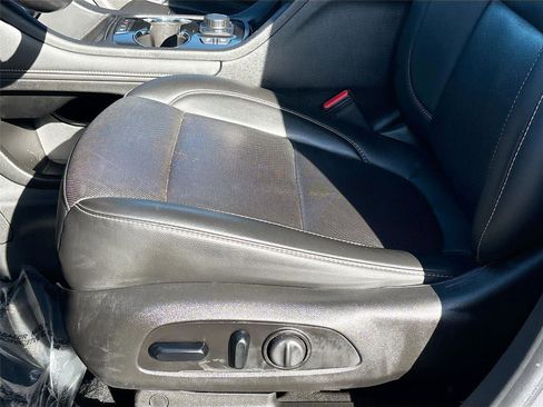 Used 2021 GMC Acadia SLT w/ Elevation Edition image 21