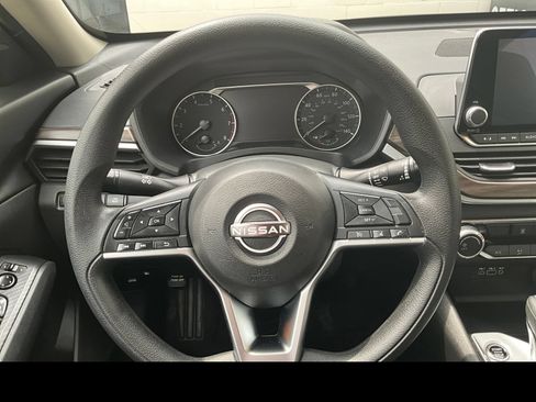 Used 2024 Nissan Altima 2.5 SV FWD image 15