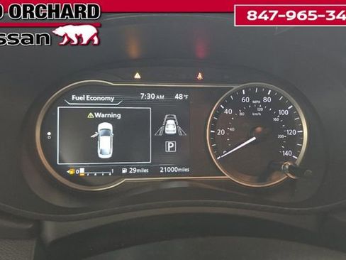 Used 2023 Nissan Versa SR w/ Trunk Package image 11