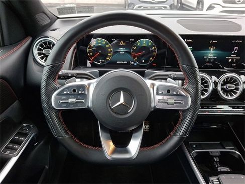 Used 2022 Mercedes-Benz GLB 35 AMG 4MATIC image 19