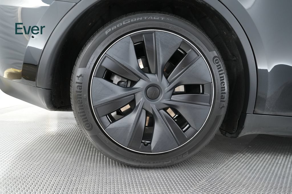 Used 2025 Tesla Model Y Long Range AWD/4WD image 19