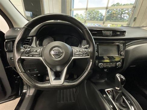 Used 2018 Nissan Rogue Sport SV w/ SV Technology Package image 14