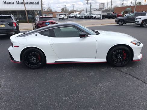 Used 2024 Nissan Z NISMO w/ Floor Mat Package image 2