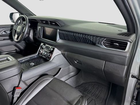 Used 2024 GMC Yukon XL Denali image 32