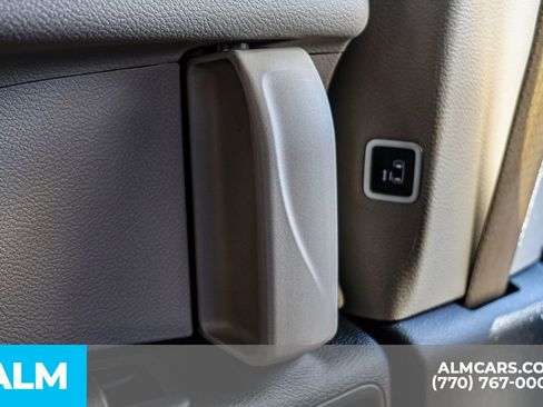 Used 2024 Chrysler Pacifica Touring-L image 54