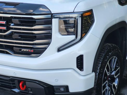 Used 2025 GMC Sierra 1500 AT4 w/ Technology Package AWD/4WD image 7