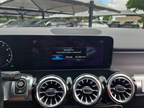 Used 2023 Mercedes-Benz GLB 250 4MATIC w/ Premium Package image 29