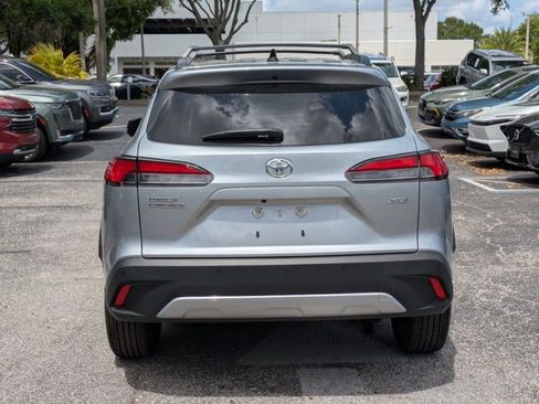 Used 2025 Toyota Corolla Cross XLE w/ Convenience Package image 7