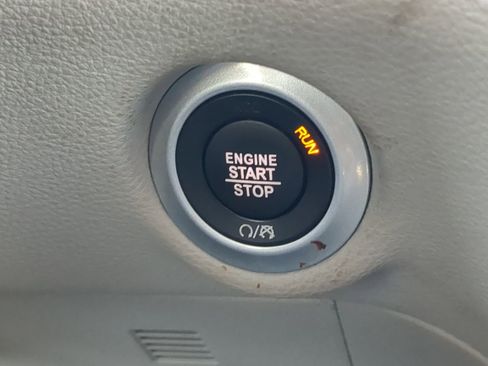 Used 2024 Chrysler Pacifica Limited image 31