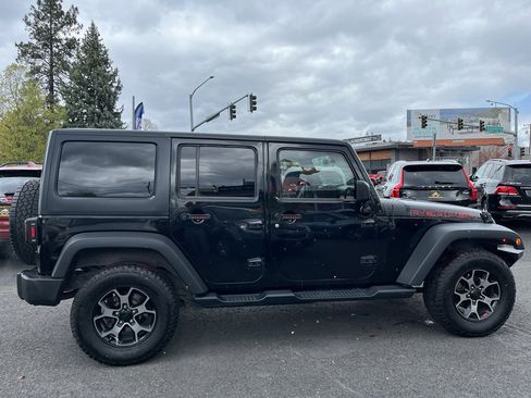 Used 2015 Jeep Wrangler Unlimited Rubicon w/ Max Tow Package image 9