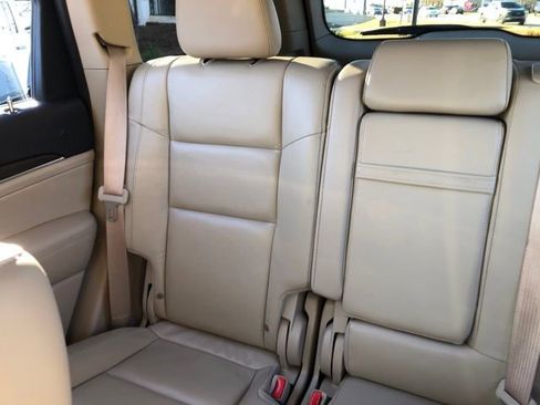 Used 2017 Jeep Grand Cherokee Limited image 16