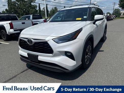 Used 2022 Toyota Highlander XLE AWD/4WD image 18