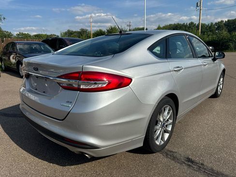 Used 2017 Ford Fusion SE FWD image 5