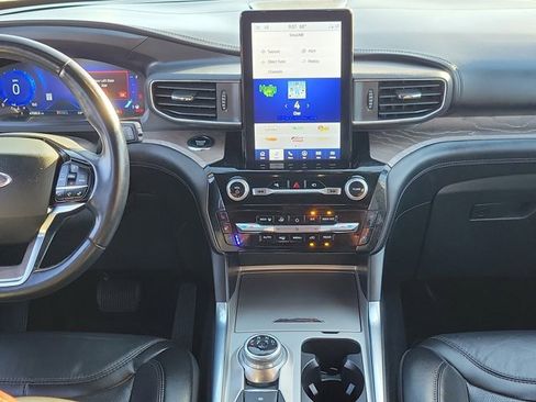 Certified 2023 Ford Explorer Platinum w/ Technology Package image 20