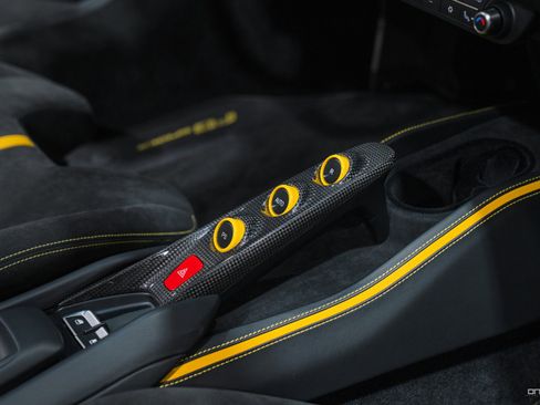 Used 2022 Ferrari F8 Tributo RWD image 27