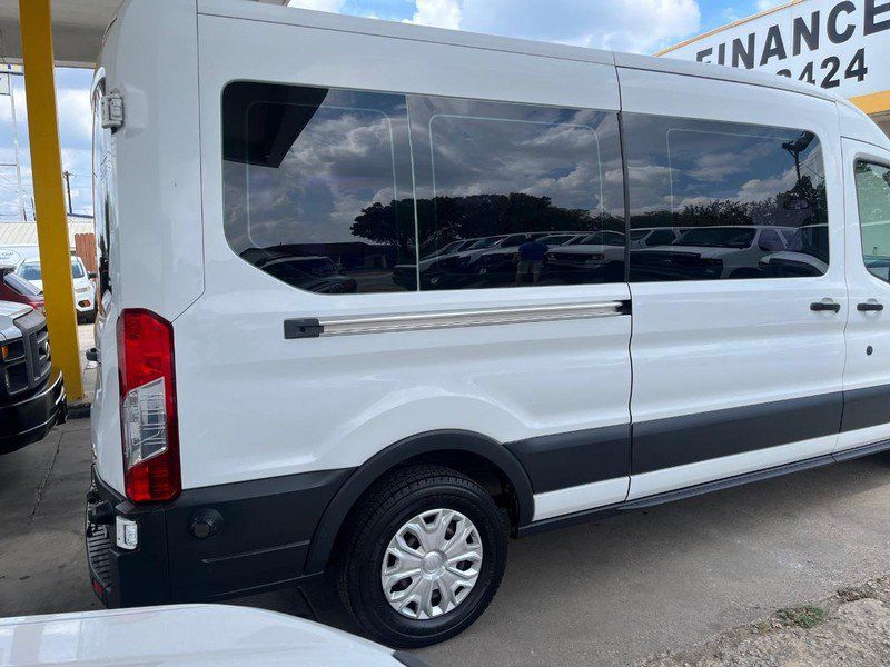 Used 2015 Ford Transit 350 XLT RWD image 4