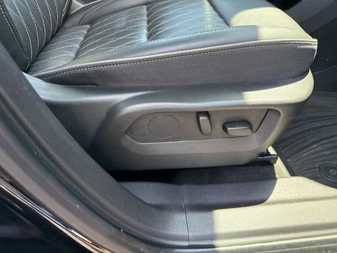 Used 2023 Buick Envision Avenir AWD/4WD image 22