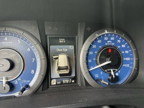 Used 2015 Toyota Sienna Limited Premium image 10