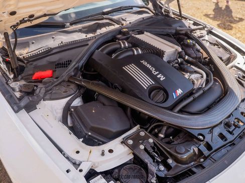 Used 2015 BMW M4 Convertible image 36