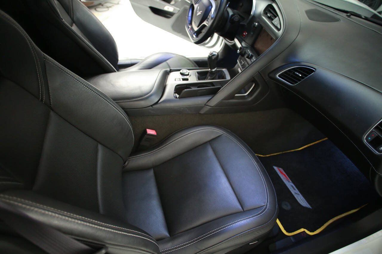 Used 2016 Chevrolet Corvette Z06 w/ 3LZ Preferred Equipment Group RWD image 18