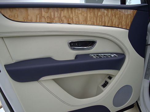 Certified 2023 Bentley Bentayga AWD/4WD image 47