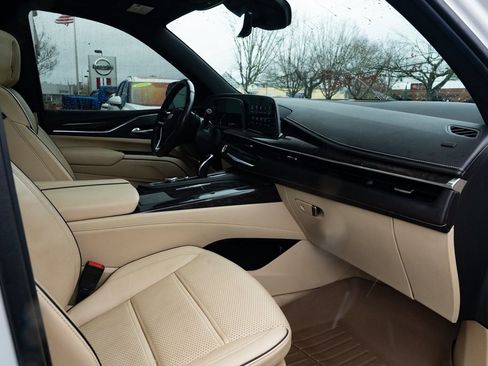 Used 2021 Cadillac Escalade ESV Premium Luxury w/ Driver Assist Tech Package image 28