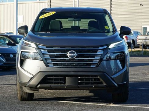 Used 2025 Nissan Rogue S image 10