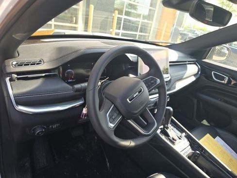 Used 2024 Jeep Compass Limited w/ High Altitude Package image 10