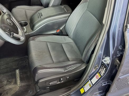 Used 2015 Toyota Highlander Plus FWD image 18