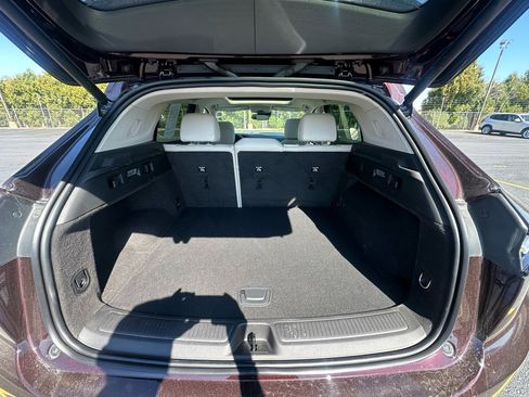 Used 2022 Buick Envision Avenir w/ Safety Package image 9