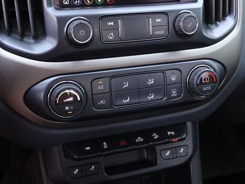 Used 2019 Chevrolet Colorado Z71 w/ Z71 Midnight Edition AWD/4WD image 17