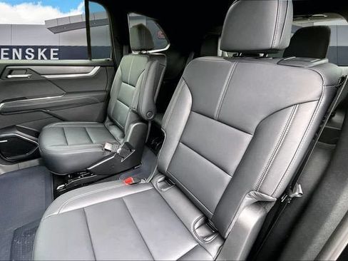 New 2026 GMC Acadia Elevation w/ Elevation Premium Package AWD/4WD image 11