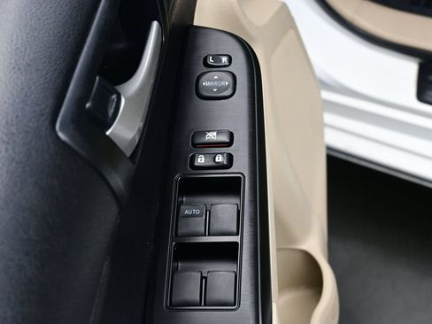Used 2014 Toyota Camry LE FWD image 10