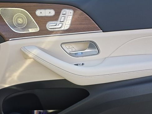 New 2026 Mercedes-Benz GLS 450 4MATIC image 39