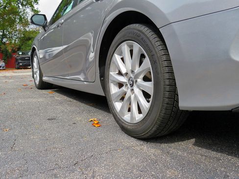 Used 2019 Toyota Camry LE image 33