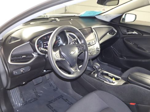 Used 2023 Chevrolet Malibu LT image 2