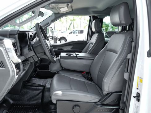 Used 2024 Ford F250 XL w/ XL Chrome Package image 17