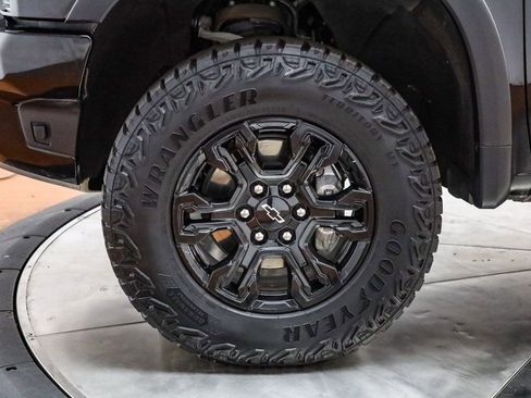 Used 2024 Chevrolet Silverado 1500 ZR2 w/ Technology Package image 12