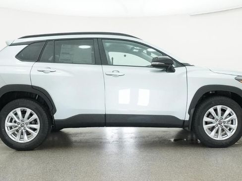 Used 2026 Toyota Corolla Cross LE FWD image 64