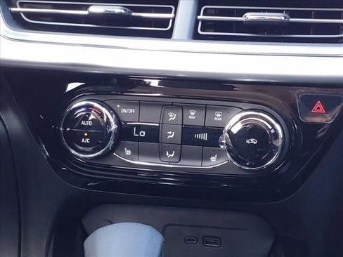 New 2025 Chevrolet Trax LT w/ LT Convenience Package image 9