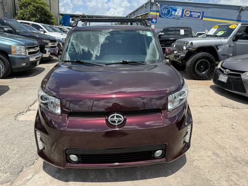 Used 2015 Scion xB FWD image 2