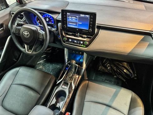 Used 2022 Toyota Corolla Cross XLE w/ Convenience Package image 39