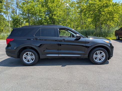 Used 2023 Ford Explorer XLT w/ Equipment Group 202A AWD/4WD image 2