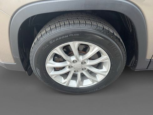 Used 2021 Jeep Cherokee Latitude image 8