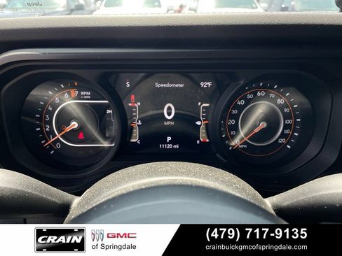 Used 2025 Jeep Gladiator Mojave w/ Convenience Group AWD/4WD image 15