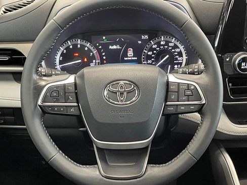 Used 2022 Toyota Highlander XLE image 24