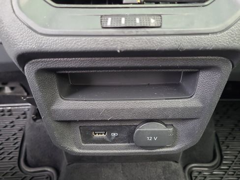 Used 2019 Volkswagen Tiguan SE image 11